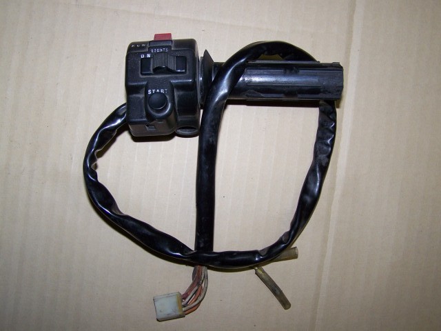 SUZUKI GSX 750 handle-bar switch (right)