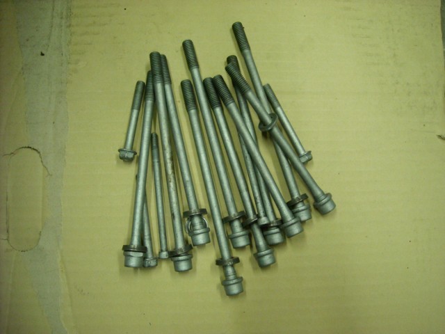 KAWASAKI ZXR 750 cylinder head keep-bolts