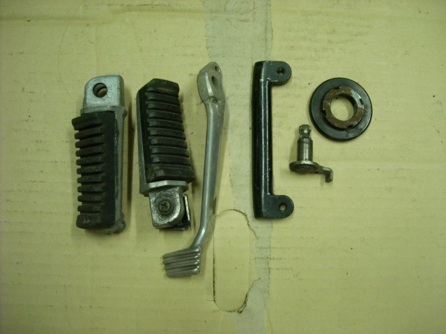 KAWASAKI GTR 1000 footrest hangers + parts