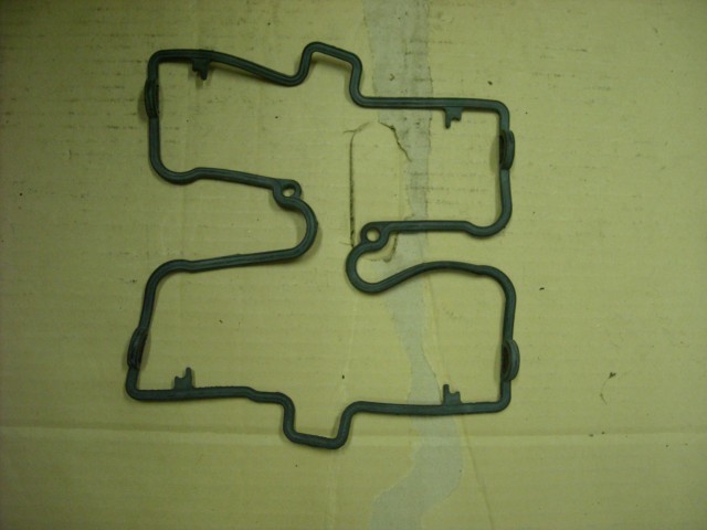 KAWASAKI GPZ 500S valve-cover gasket