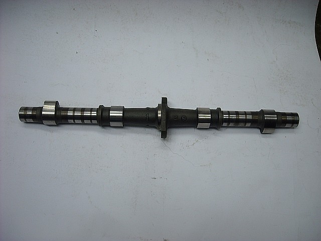 SUZUKI GSX 750 camshaft (admission)