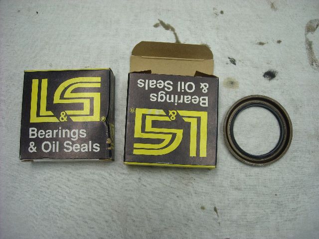 Chevrolet Van (1971-1996) half-axle seal (G20)