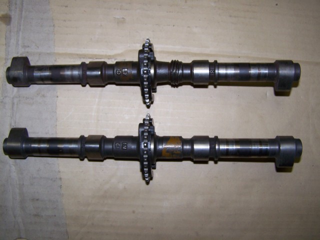 SUZUKI GS 1000 camshaft (1 pair!)